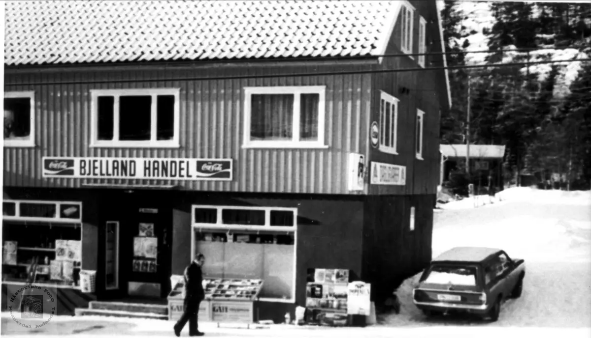 Daglegliv i Bjelland sentrum på 1960-70 tallet.
