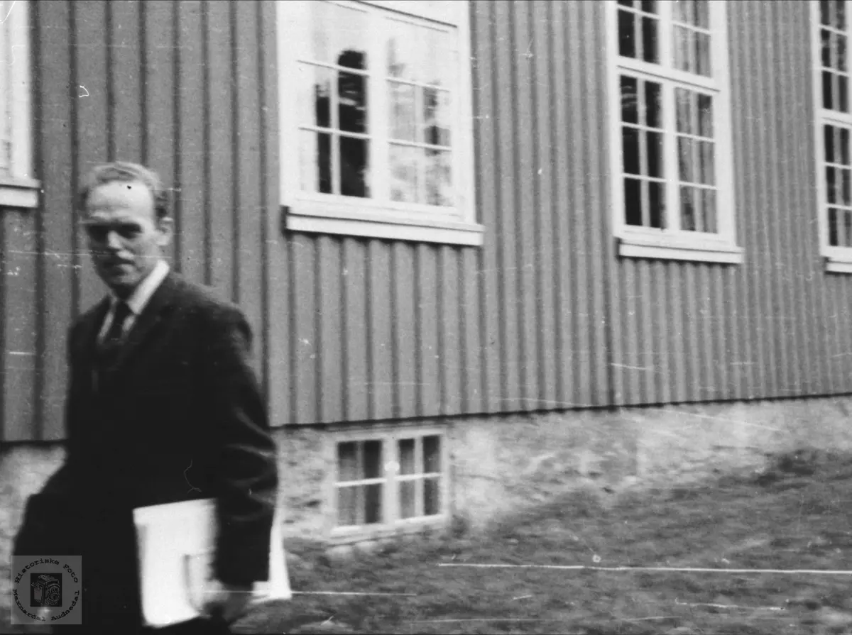 Rektor Ragnar Stennes på Høgtun, Øyslebø.