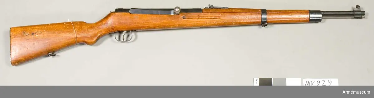 Gevär, luft-, VZ 36. m/Stella.
Kaliber - mm. Använt som övningsvapen inom försvarsmakten under 1940-1950-talen. Magasin saknas.