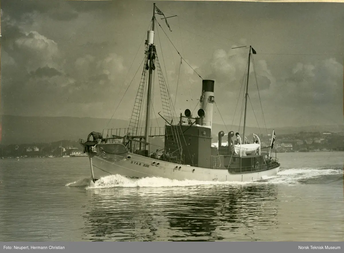 Eksteriør, hvalfangstskipet D/S Star XVIII (senere omdøpt til D/S Finback), B/N 454. Skipet ble levert av Akers Mek. Verksted i 1930 til A/S Rosshavet (ved Johan Rasmussen & Magnus Konow, Sandefjord).