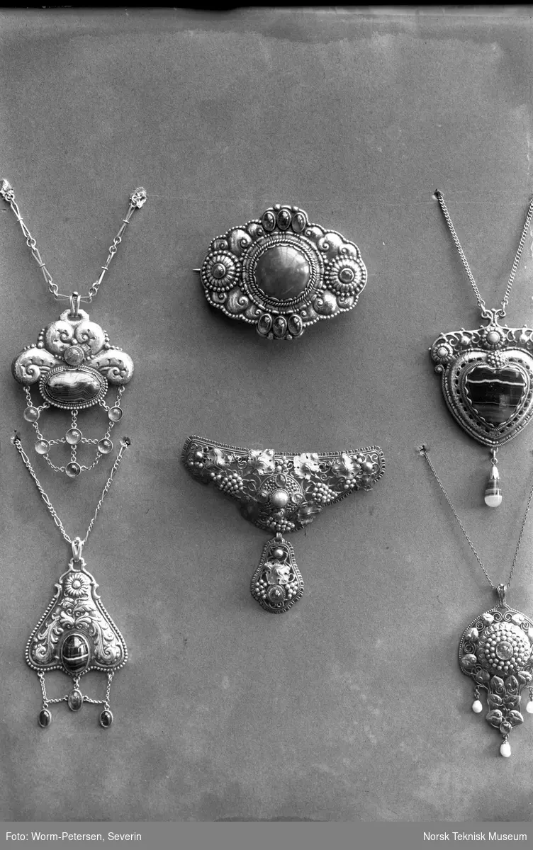 Sølvsmykker i filigran, halskjeder, 1914