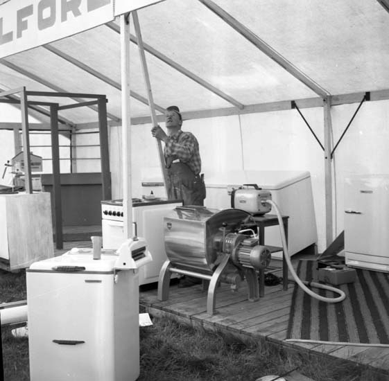"Grunnebo expo förberedelser 10 juni 1959" enligt fotografens notering