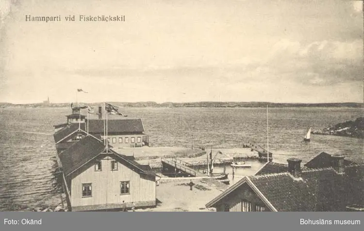 Tryckt text på kortet: "Hamnparti vid Fiskebäckskil."
"Tekla Bengtssons Pappershandel, Fiskebäckskil."