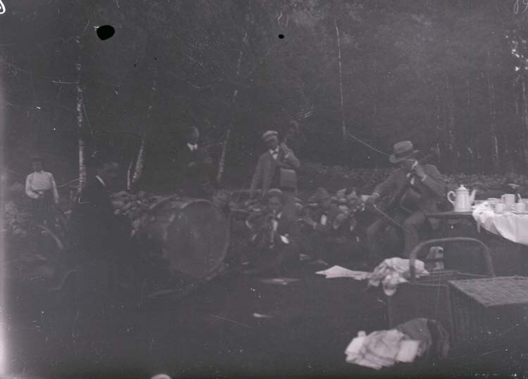 Enligt text som medföljde bilden "Utfärd 1918/1919 Norr Hamre".