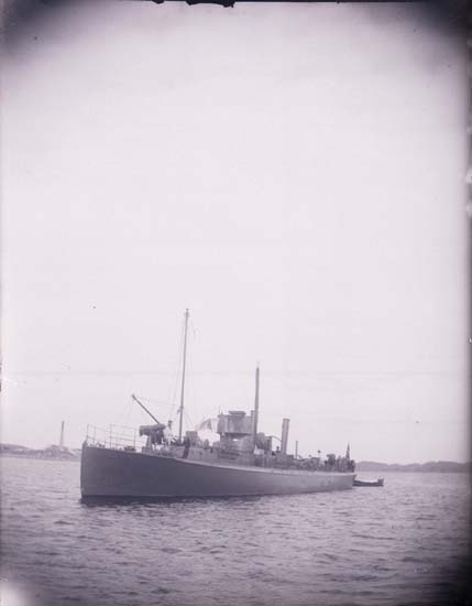 Enligt text som medföljde bilden: "Danske Torpedbåten Springeren från fören 11/8 1899. Lysekil".