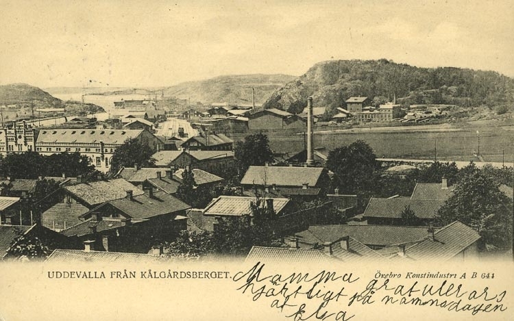 Tryckt text på vykortets framsida: "Uddevalla. från Kålgårdsberget."