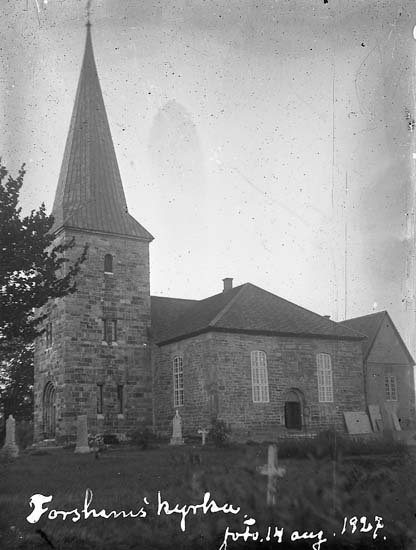 Enligt text på fotot: "Forshems kyrka. foto 14 aug. 1927".