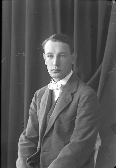 Enligt fotografens journal nr 3 1916-1917: "Bergvall, Herr Ön".