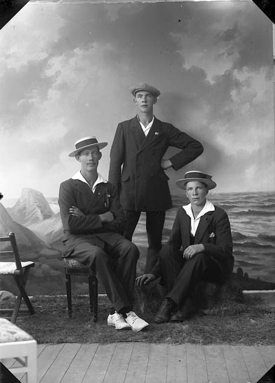 Enligt fotografens journal nr 3 1916-1917: "Olsson Alb. Kyrkenorum Här".