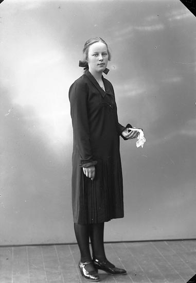 Enligt fotografens journal nr 6 1930-1943: "Rehnberg, Inga, Söderhörn Här".