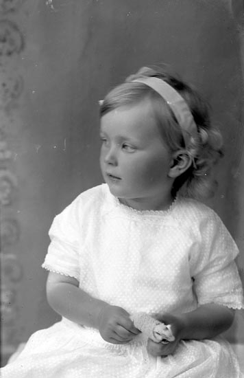 Enligt fotografens journal Lyckorna 1909-1918: "Edman, Brita Ljungskile".