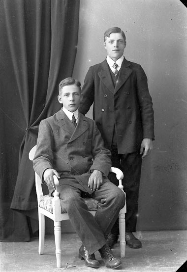 Enligt fotografens journal nr 4 1918-1922: "Karlsson, Axel Strandnorum Här".