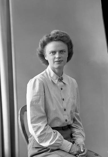 Enligt fotografens journal nr 7 1944-1950: "Wenndahl, Syster Maja Jörlanda".