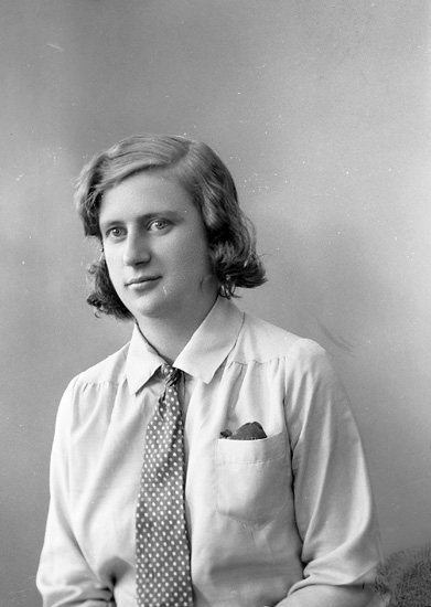 Enligt fotografens journal nr 6 1930-1943: "Eliasson, Astrid Gategård Här".