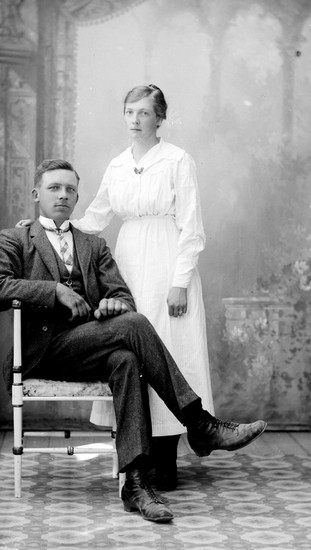 Gunnar Hansson och Ingeborg Johansson, troligen vid deras förlovning