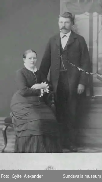 Porträtt (visitkort) på skollärare Nordin med fru, Sättna.