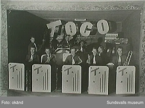 TOGO:s orkester Sundsvall var en av de populäraste orkestrarna under den här tiden.Altsaxofonisten sittande tvåa fr v Erling Sandgren.