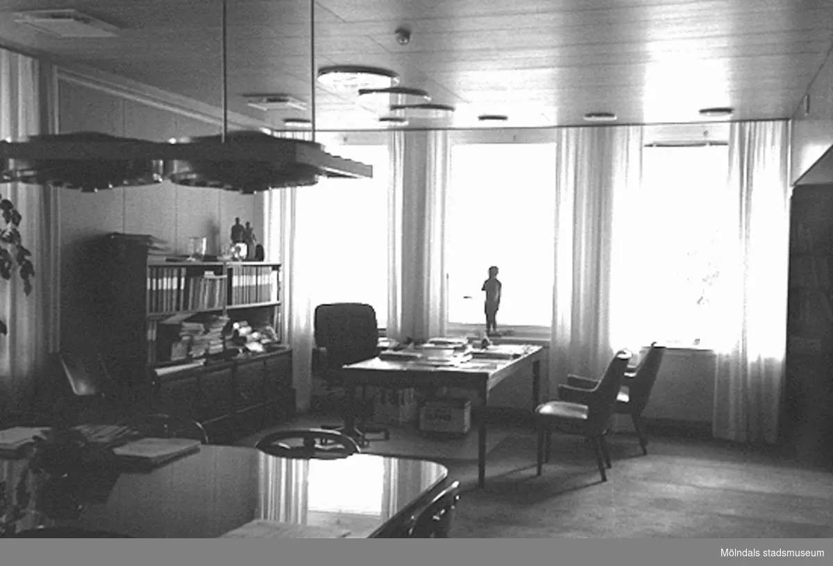 Ett kontorsrum i Mölndals stadshus, juni 1994.