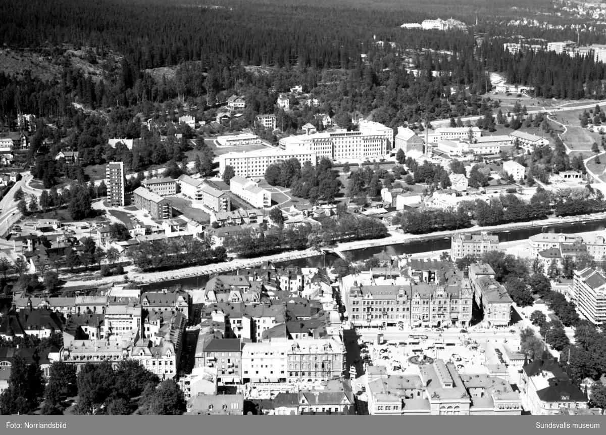Flygfoto över Stenstaden, torget, Norrmalm och gamla lasarettet.