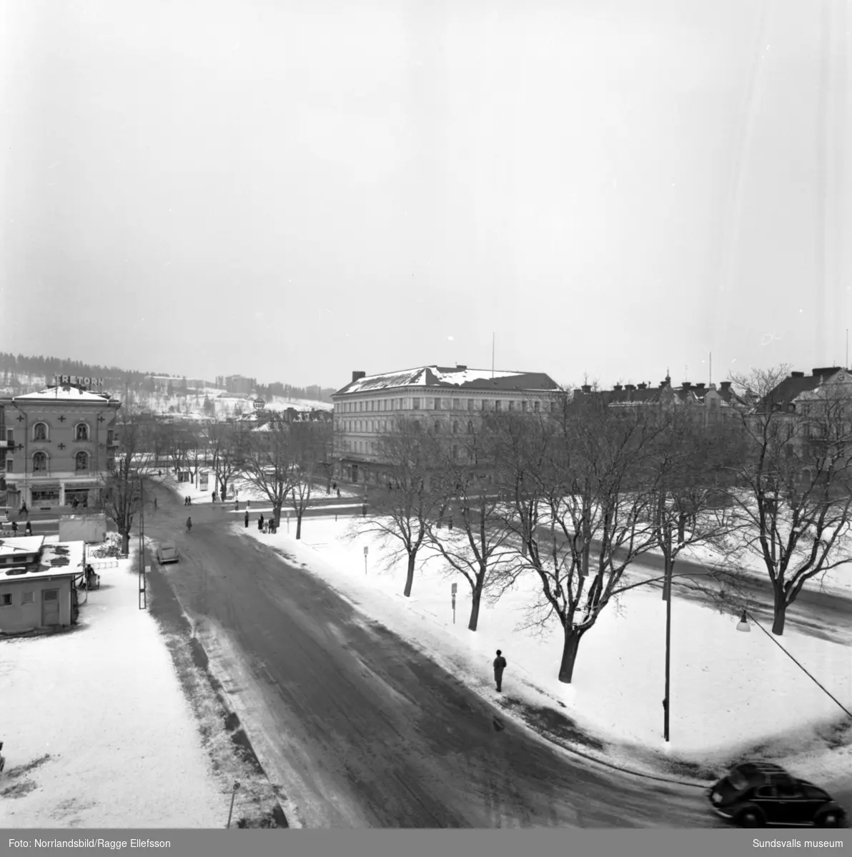 Panorama från före detta Centralhotellet och Sundsvallsbanken norrut över Stora torget, Vängåvan och Storgatan.