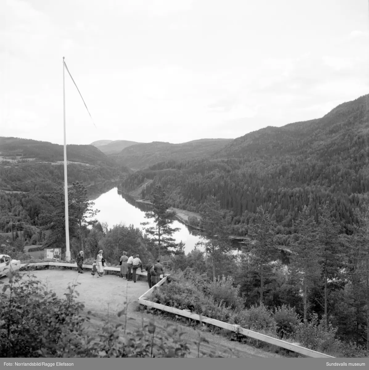 Utsiktens turistgård i Järkvissle, samt utsikten över Indalsälven.
