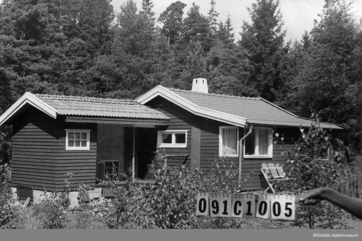 Byggnadsinventering i Lindome 1968. Ranered 1:47.
Hus nr: 091C1005.
Benämning: fritidshus och gäststuga.
Kvalitet: mycket god.
Material: trä.
Tillfartsväg: framkomlig.