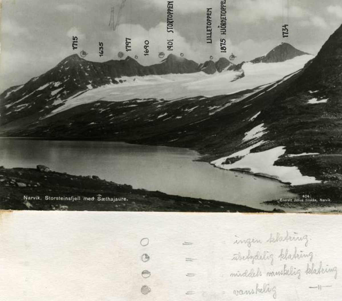 Storsteinfjell sett fra Sæthajaure.  Toppene målt i meter og klatringens vanskelighetsgrad merket av Trygve Romsloe.