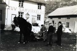 Tuv Samvirkelag i Hemsedal, 1940-45
Ole O. Fekene med hest.
