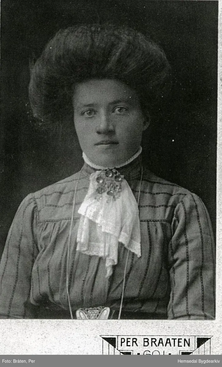 Anne Flaten, fødd 1893 i Hemsedal, gift Aalrust