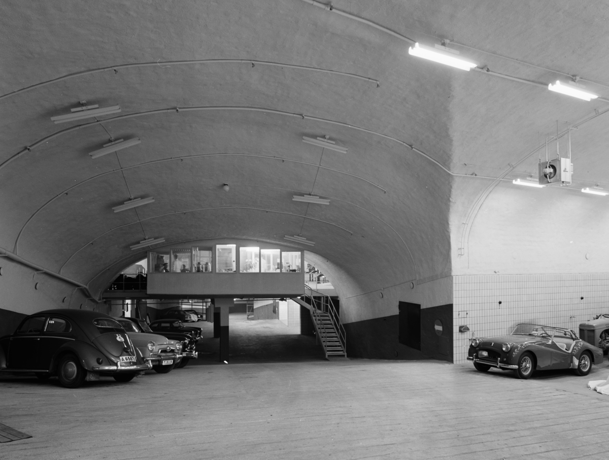 Katarinagaraget
Interiör av garage, smörjhall med bilar