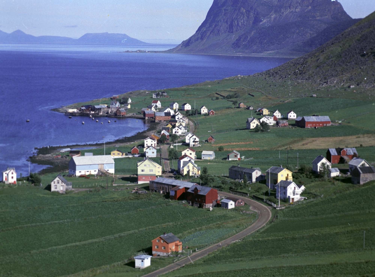Flyfoto av Nedre Erikstad i Kasfjord.