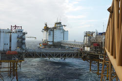 Ekofisk 2/4 H i midten, Ekofisk 2/4 C t.h. og Ekofisk 2/4 FT