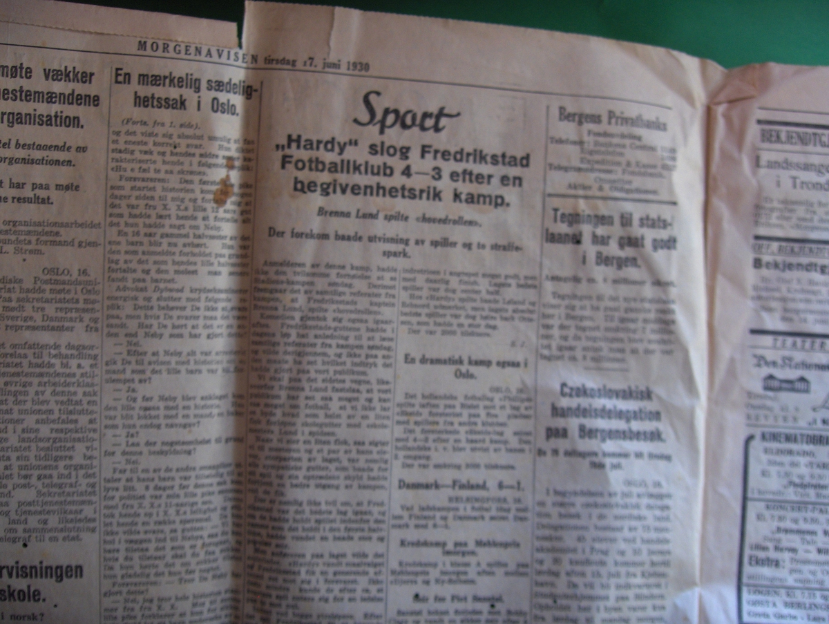 På s. 2 i denne avisen er det referat av en fotballkamp der FFK tapte 4-3 for "Hardy". Brenna Lund "spilte hovedrollen".
