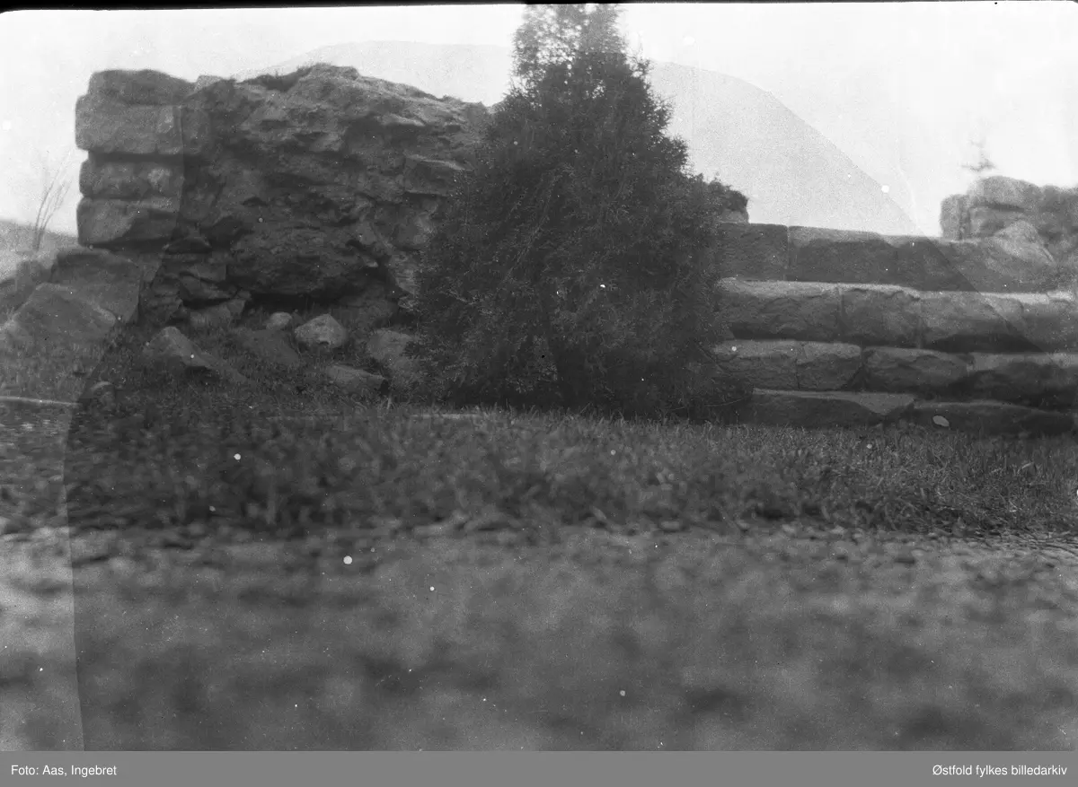 Ruinparken (Nikolas-kirkens ruiner), Borgarsyssel Museum ca. 1925.