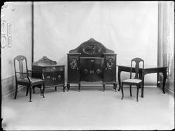 Prodduktfoto av møbler, spisestue.  Snekker Rud. 
Kan det v