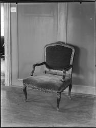 Borgarsyssel Museum, stol i stueinteriør fra Snekkenes-bygni