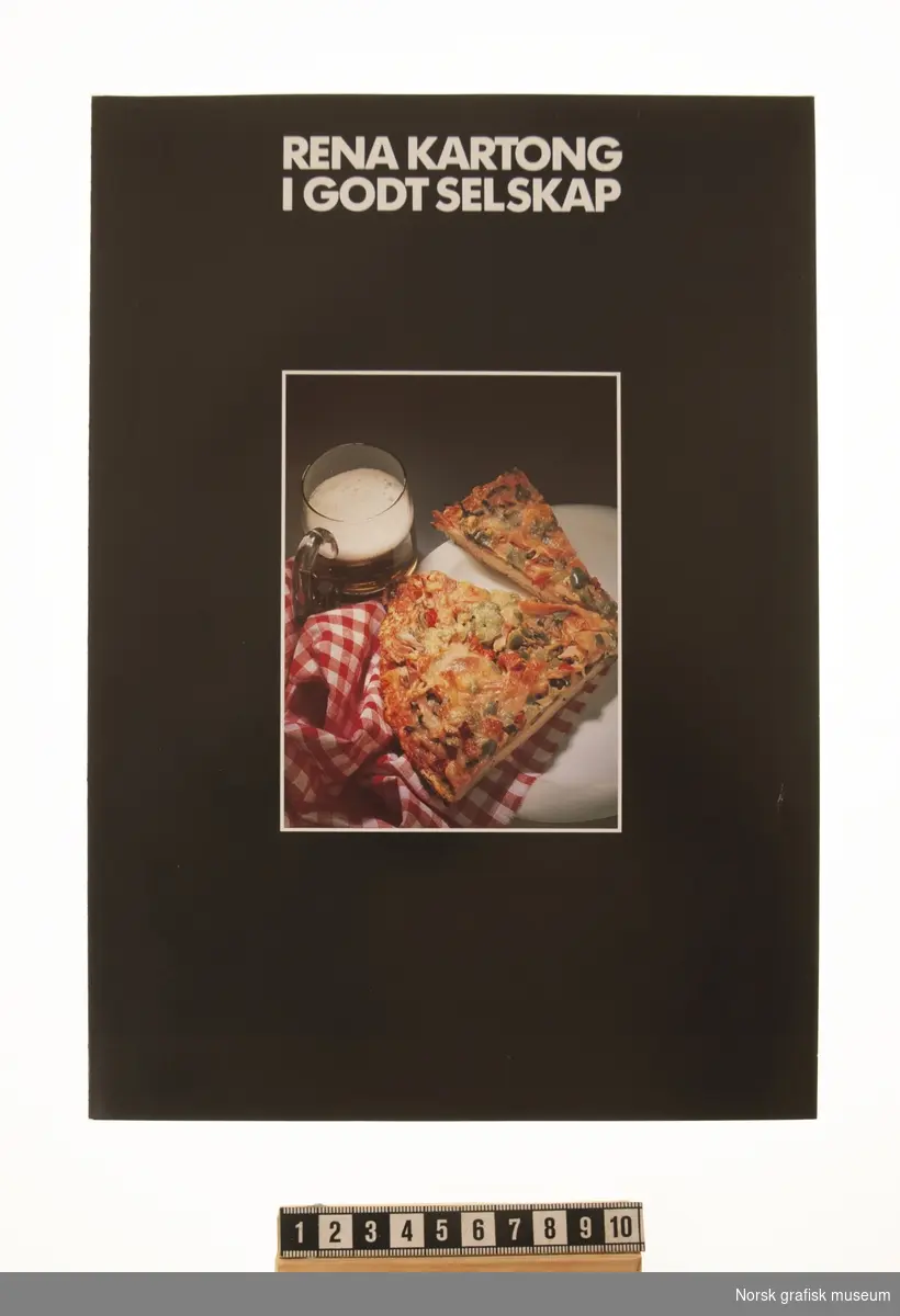 Brosjyren "Rena kartong i godt selskap" fra Rena Kartonfabrik A/S, om ulike typer emballasje for matvarer og andre dagligvareprodukter.