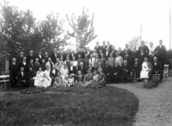 Bryllupsbilde av hele slekten