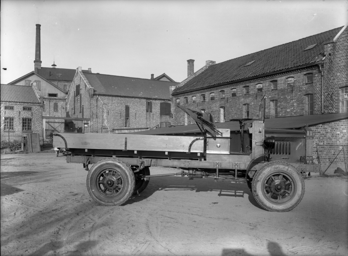 Bil ved Mobile på Lundetangen.