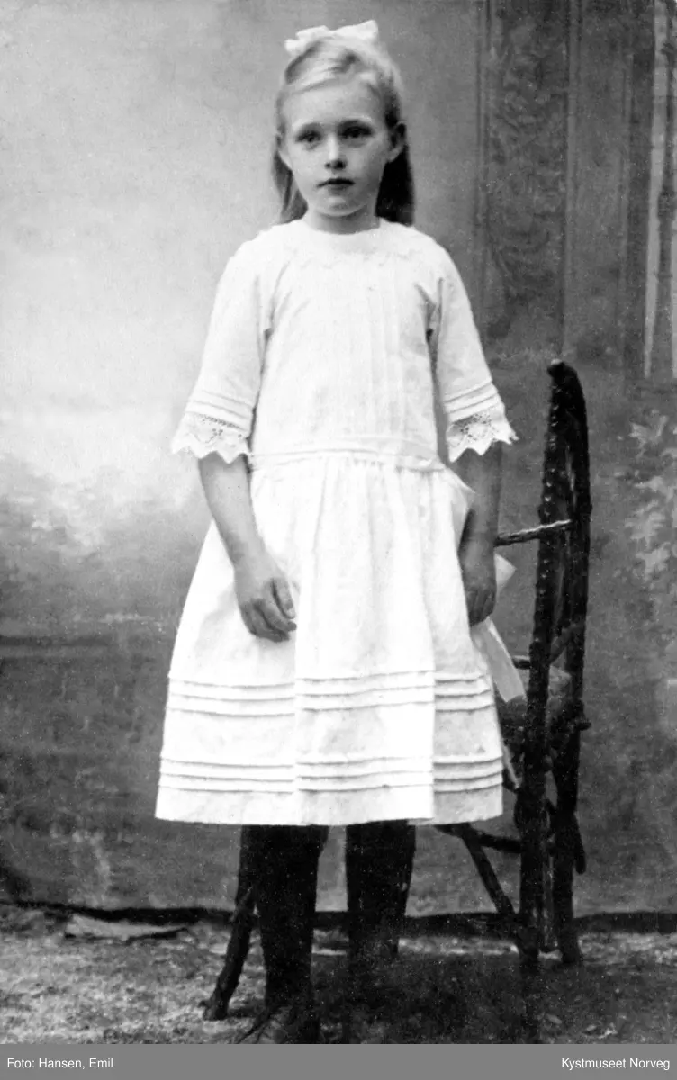 Barneportrett av ukjent jente