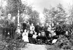 Ukjente personer i finklær