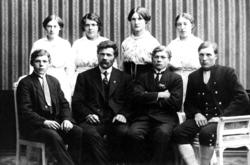 Bak fra venstre: Anna Valø Henrikøy, Pauline Wikdahl Saurtrø