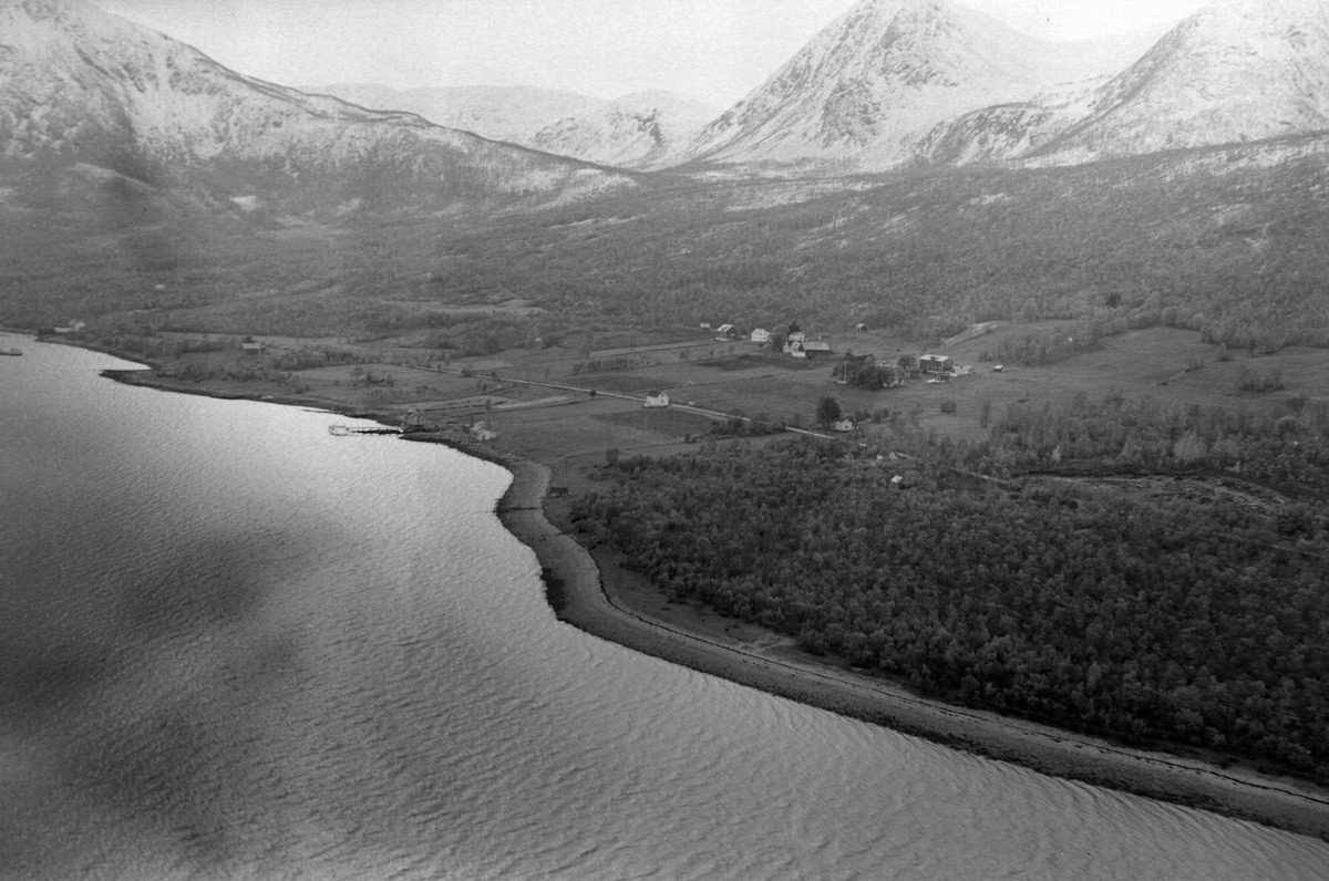 Flyfoto av Skjærstad.