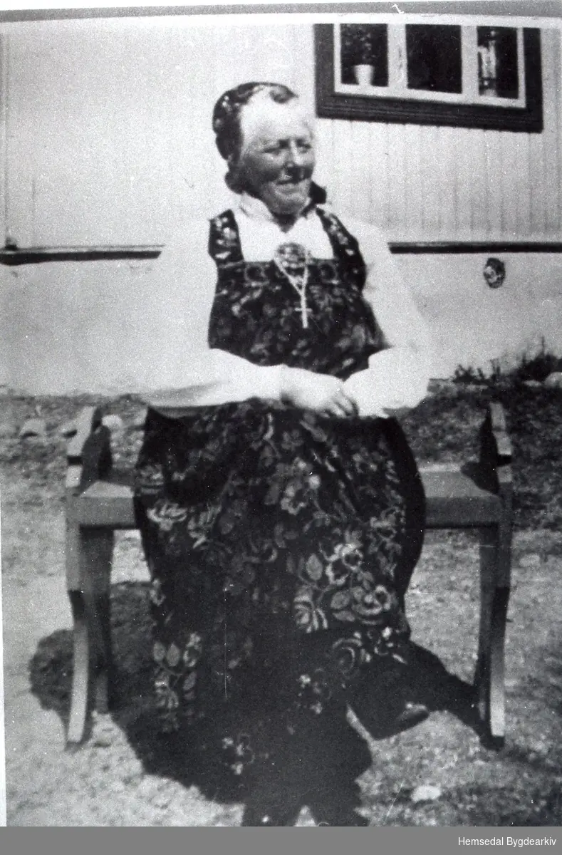 Kristi Haugen, fødd Spangelo i 1898. Ho var jordmor i Hemsedal i perioden 1925-1960.