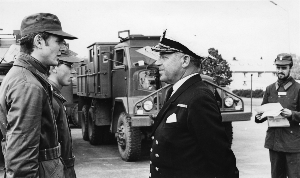 Inspektion, A 6. Militärbefälhavaren amiral Krokstedt inspekterar.