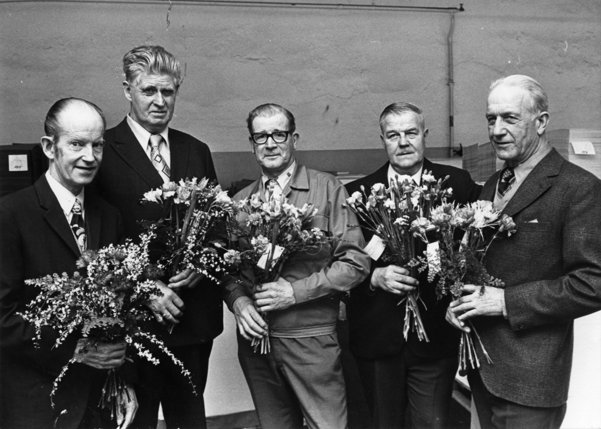 Avtackning den 31/3 1976. 2596 Filip Andersson, 2527 Mårten Eliasson, 2449 Frank Möller, 2886 Ivar Wallh och 3213 Gerhard Norbäck.