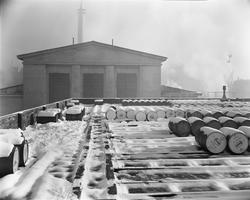 Snøvansker på oljelageret. Oversikt, mot forbrenningsanlegg.