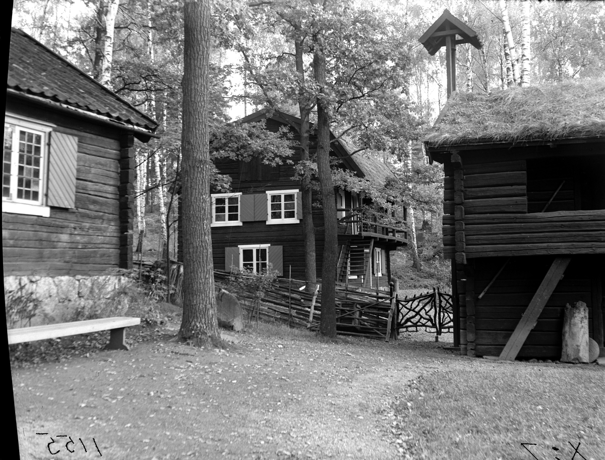Råbergska boden vid Gammelgården, Köping. 1947.  Fotograf: KJ Österberg.