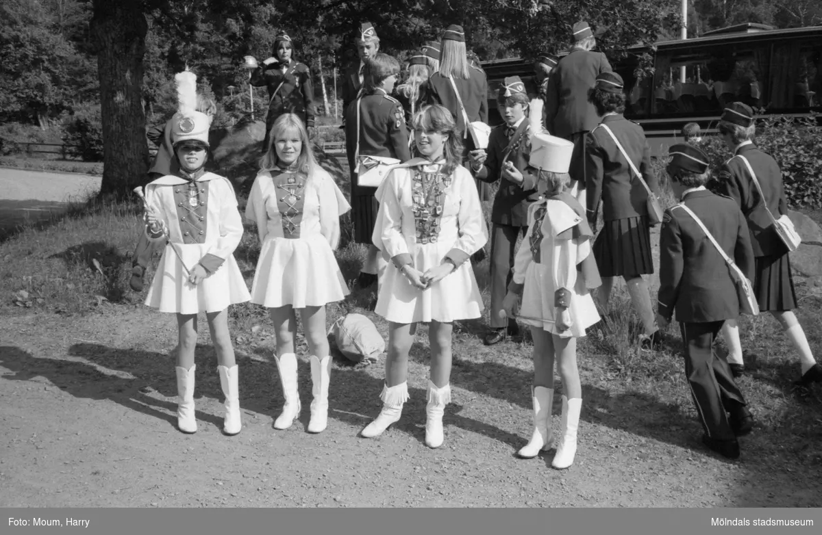 Norska skolorkestern Åsgårdens skolekorps vid Torrekulla turiststation i Kållered, år 1983.

För mer information om bilden se under tilläggsinformation.