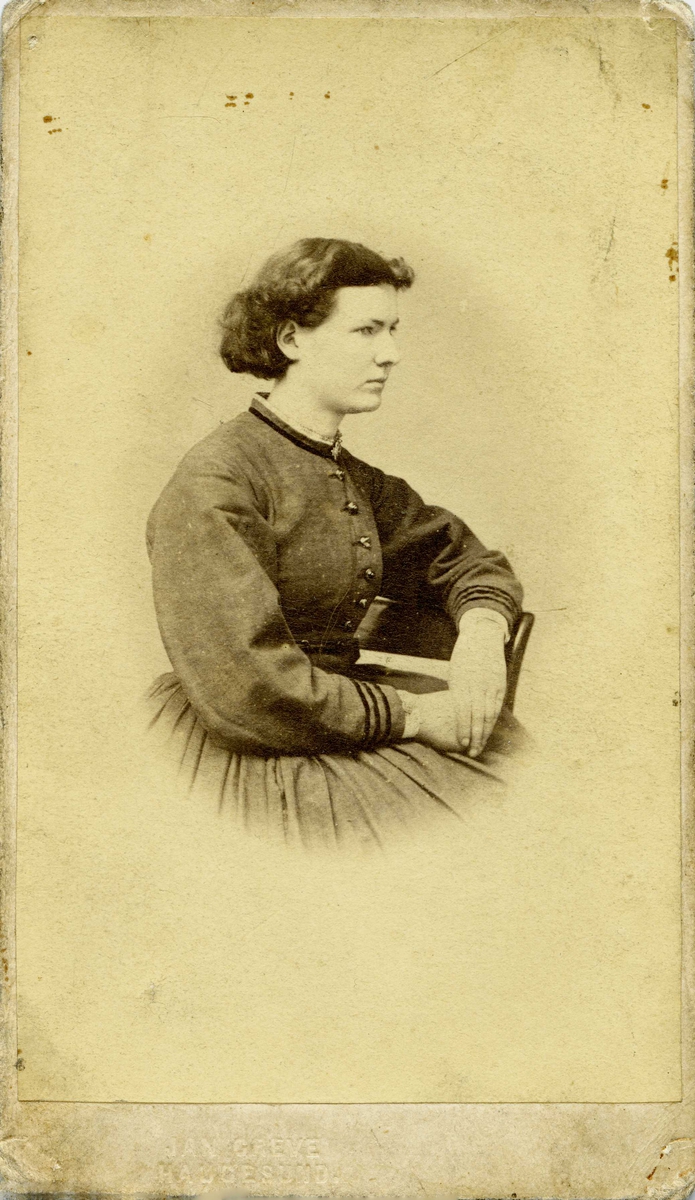 Portrett - Frk Thea Larsen, 1847 - 1934.
